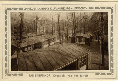 600046 Overzicht over het Jaarbeursterrein van de tweede Nederlandse Jaarbeurs op het Janskerkhof te Utrecht.